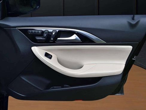 Used 2017 INFINITI QX30 image 30