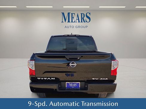 Used 2023 Nissan Titan SV image 5