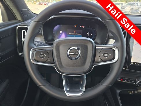 Used 2024 Volvo XC40 B5 Core image 26