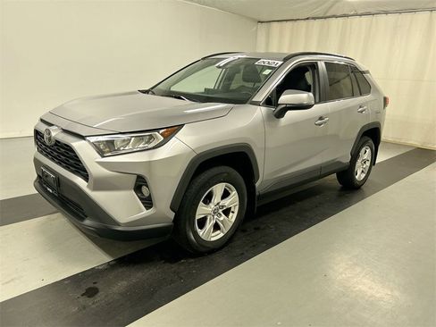 Used 2021 Toyota RAV4 XLE image 5