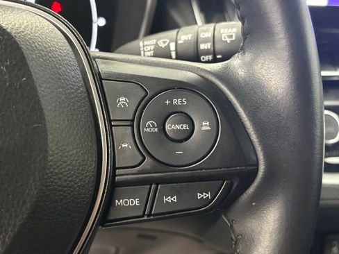 Used 2024 Toyota Corolla Cross XLE FWD image 16