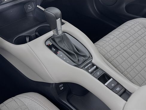 Certified 2025 Honda HR-V LX image 16
