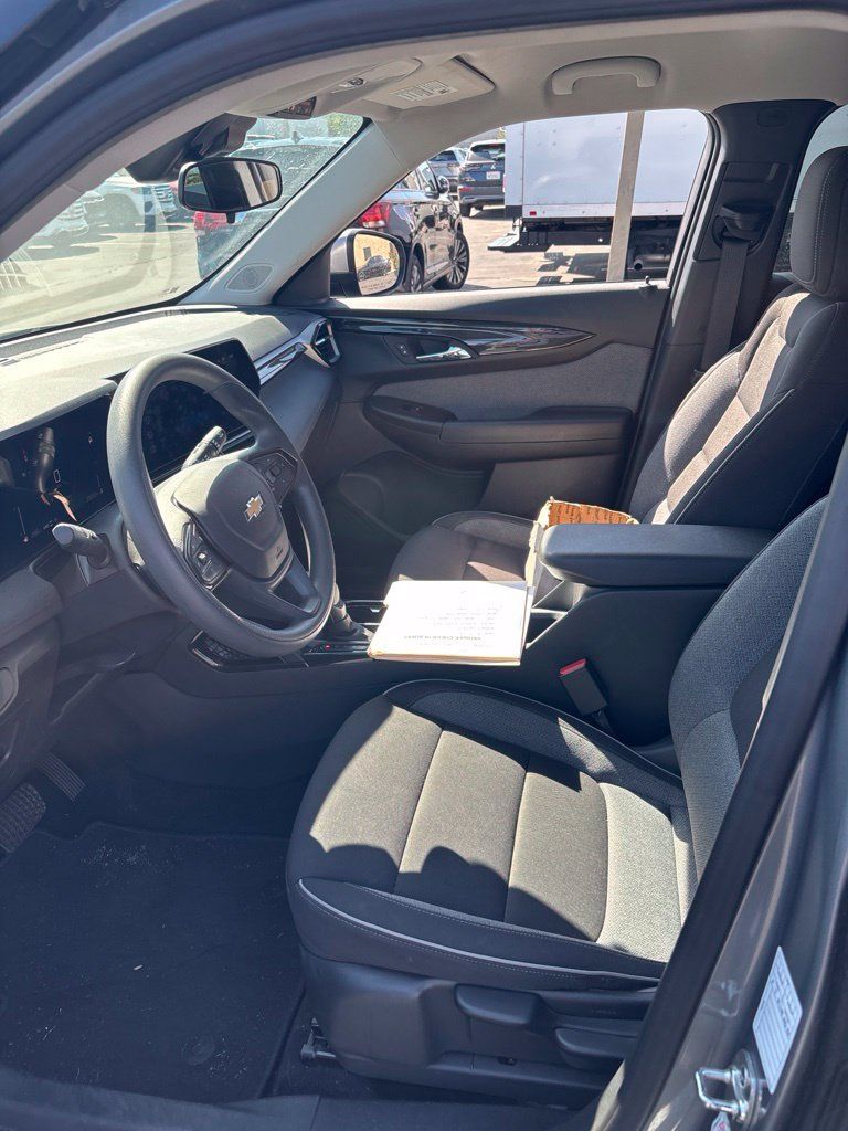 Used 2025 Chevrolet TrailBlazer LT AWD/4WD image 8