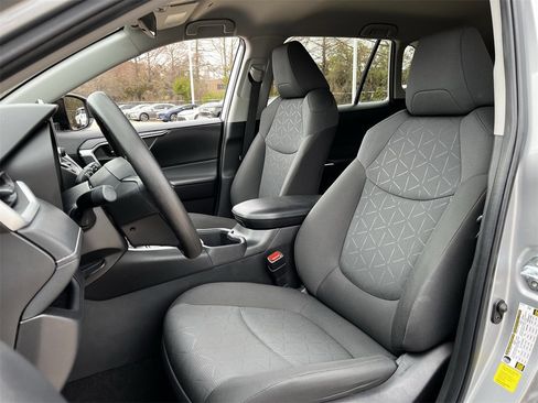 Used 2024 Toyota RAV4 XLE image 23