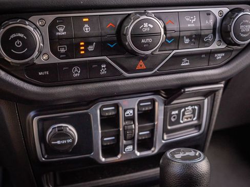 Used 2024 Jeep Wrangler Sahara image 21