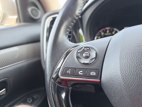 Used 2020 Mitsubishi Outlander SEL AWD/4WD image 19