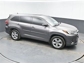 Used 2017 Toyota Highlander Limited video 1