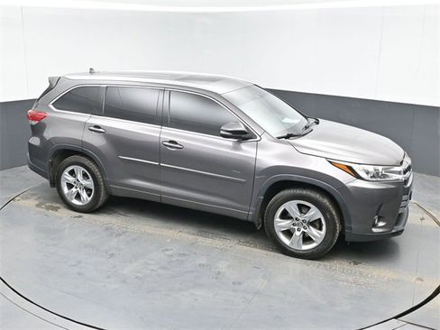 Used 2017 Toyota Highlander Limited image 1