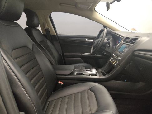 Used 2018 Ford Fusion SE w/ Equipment Group 201A FWD image 21