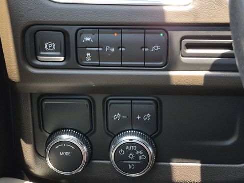 Used 2021 GMC Yukon SLT w/ SLT Premium Package RWD image 39
