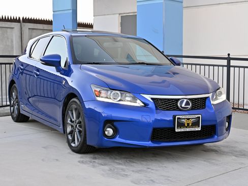Used 2013 Lexus CT 200h w/ F Sport Pkg w/Nuluxe Trim FWD image 9