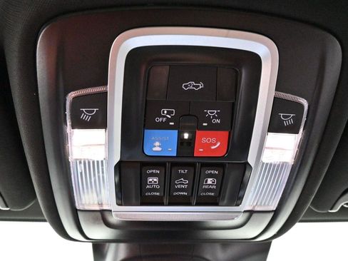 Used 2025 RAM 2500 Limited AWD/4WD image 28