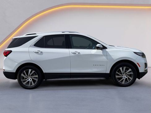 Used 2023 Chevrolet Equinox Premier AWD/4WD image 2