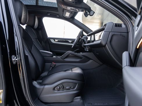 Certified 2026 Porsche Cayenne AWD/4WD image 40