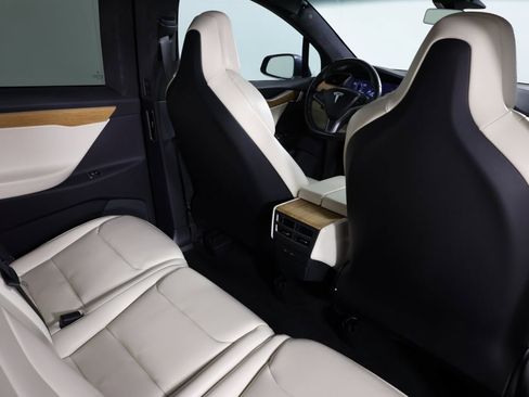 Used 2019 Tesla Model X Performance image 38