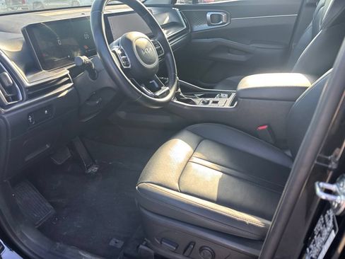 Used 2024 Kia Sorento S FWD image 9