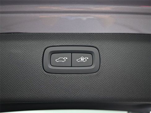 New 2026 Volvo XC90 B6 Core image 32