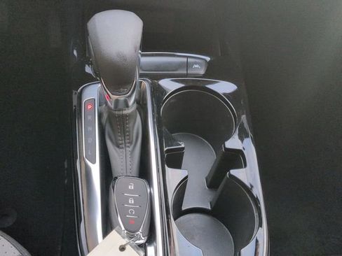 Used 2024 Chevrolet Trax LT w/ LT Convenience Package image 17