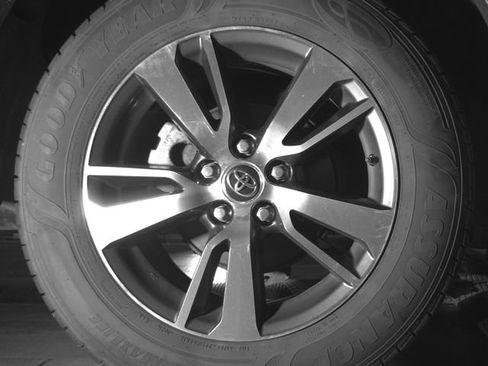 Used 2018 Toyota RAV4 XLE AWD/4WD image 15