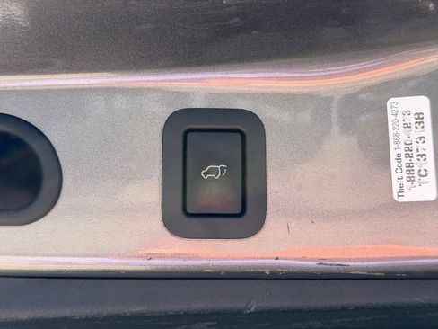 Used 2015 Toyota Highlander XLE FWD image 36