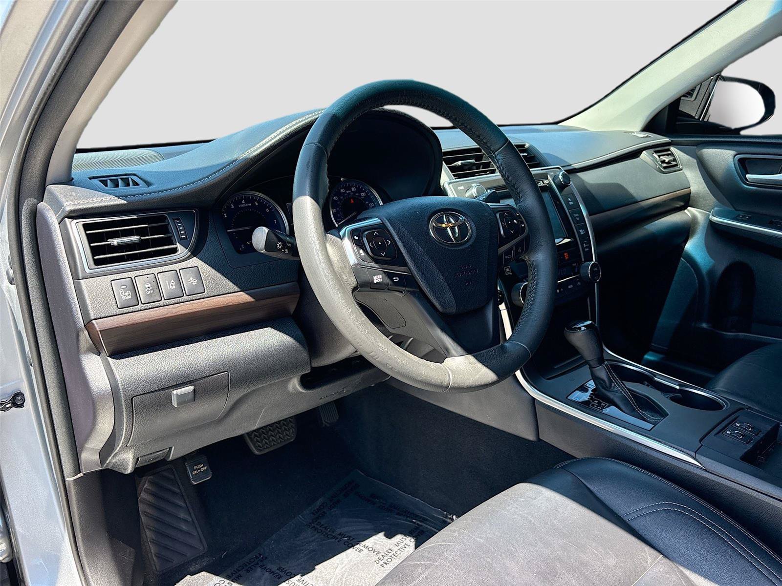 Used 2017 Toyota Camry XLE w/ Advanced Technology Package FWD image 9