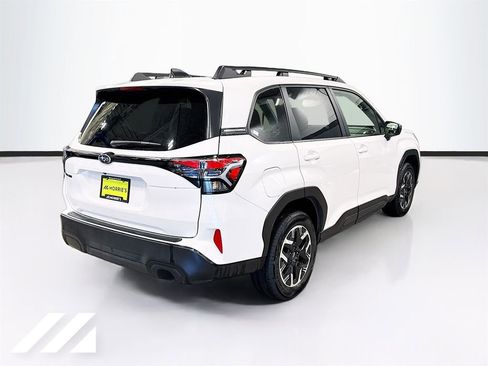 Used 2025 Subaru Forester Premium AWD/4WD image 5