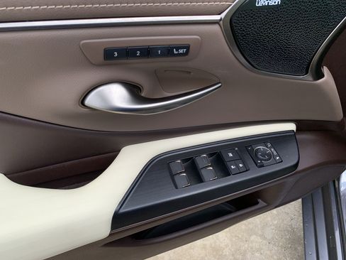 Used 2021 Lexus ES 350 Ultra Luxury w/ Accessory Package 2 FWD image 15