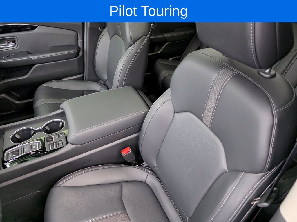 Used 2025 Honda Pilot Touring image 11