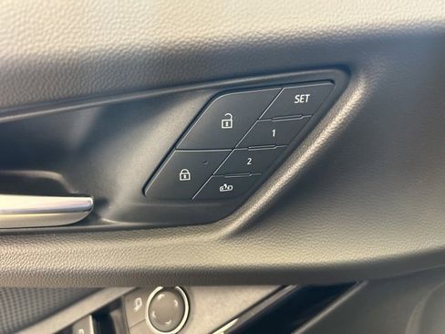 Used 2025 Chevrolet Equinox RS w/ Convenience Package III image 13