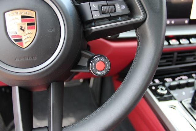 Used 2025 Porsche 911 Carrera RWD image 20