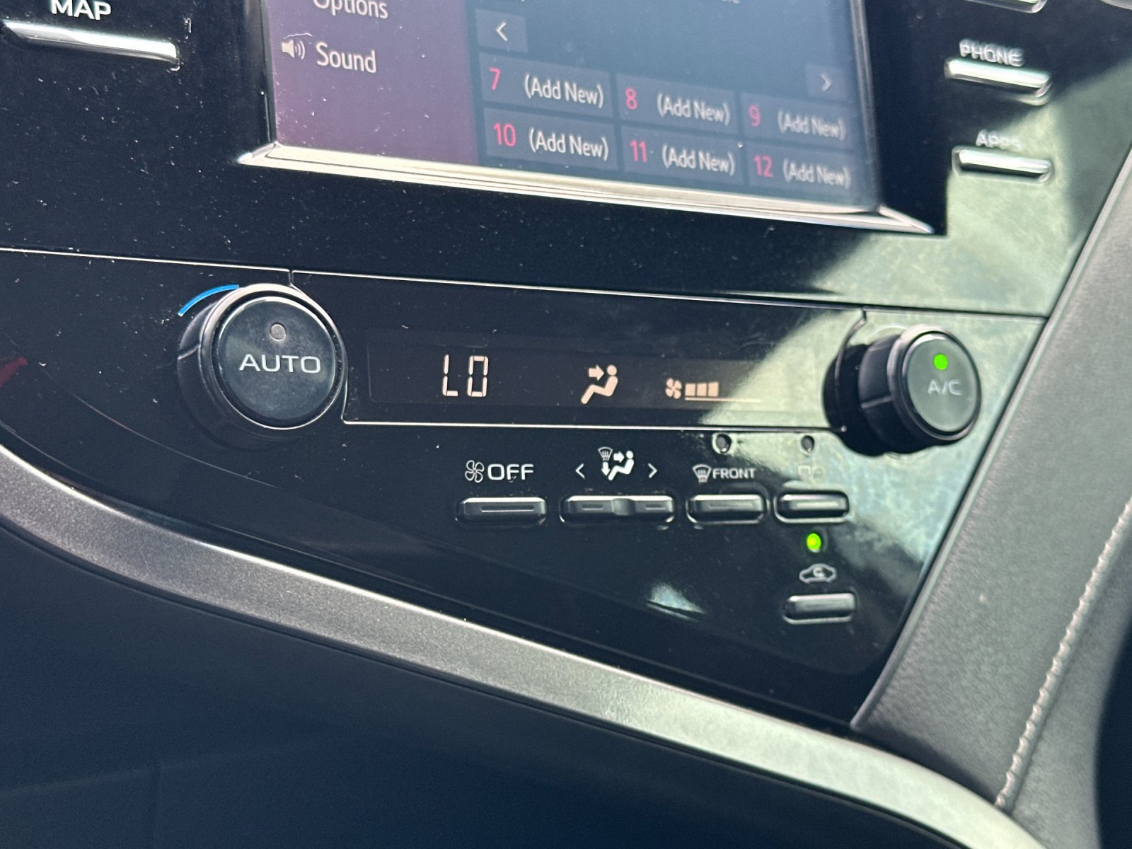Used 2019 Toyota Camry SE FWD image 19
