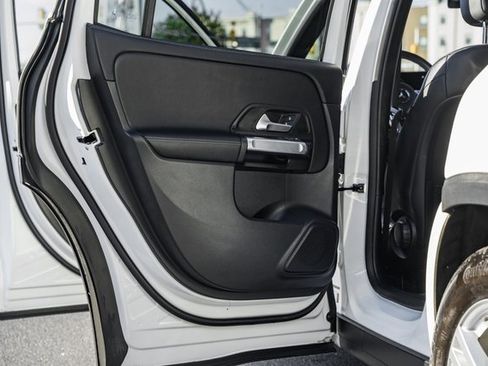 Used 2022 Mercedes-Benz GLB 250 GLB 250 image 37