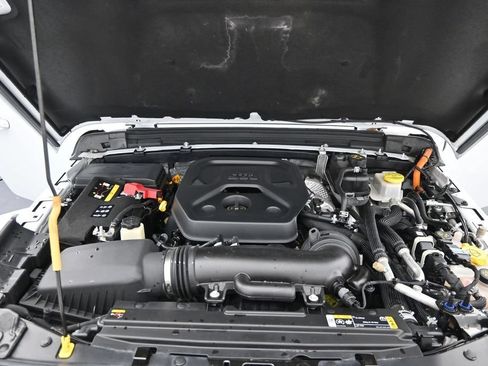 Used 2024 Jeep Wrangler High Altitude AWD/4WD image 16