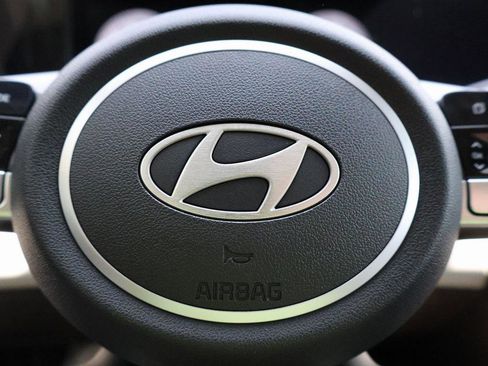 New 2025 Hyundai Elantra Limited image 28