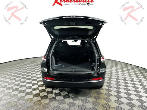 New 2025 Jeep Grand Cherokee Altitude image 16