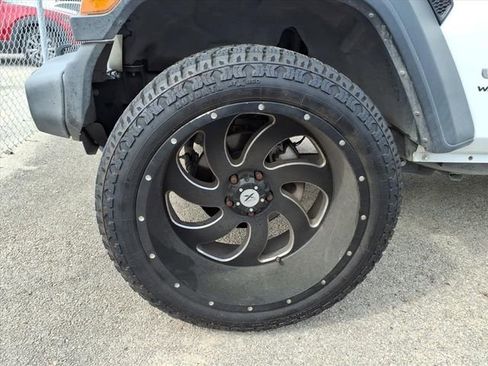 Used 2018 Jeep Wrangler Sport image 3