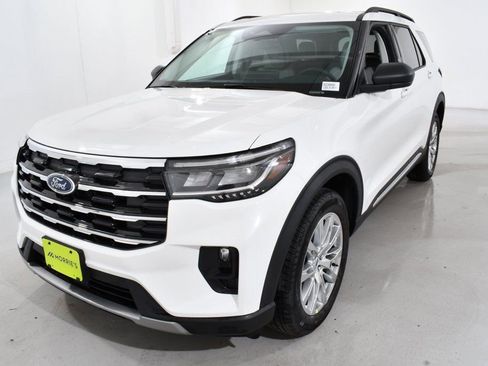 New 2025 Ford Explorer Active w/ Active Comfort Package image 2