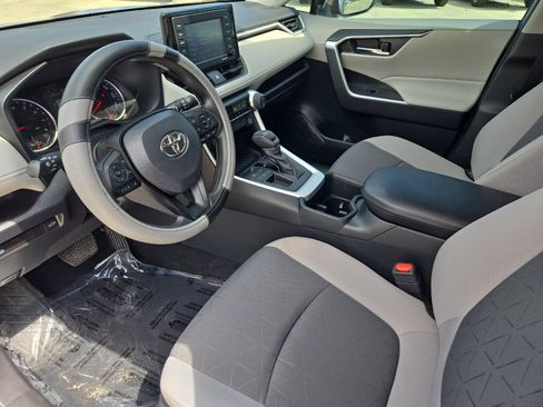 Used 2022 Toyota RAV4 XLE w/ Convenience Package FWD image 9