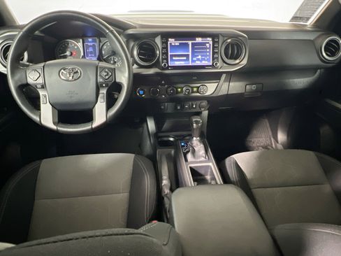 Used 2020 Toyota Tacoma TRD Sport AWD/4WD image 30