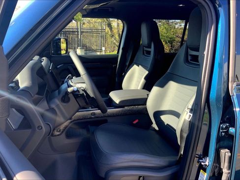 New 2026 Land Rover Defender 110 OCTA image 9