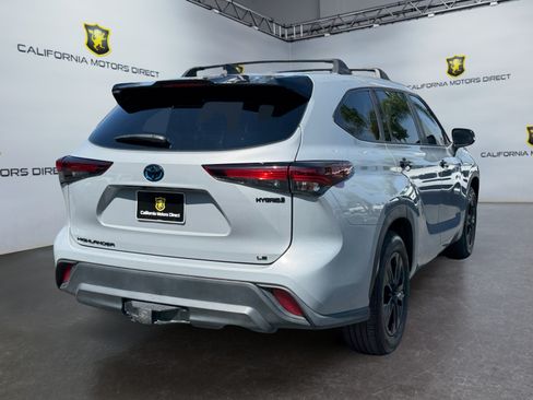 Used 2024 Toyota Highlander LE FWD image 5