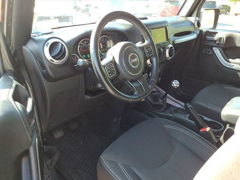 Used 2016 Jeep Wrangler Sahara w/ Dual Top Group AWD/4WD image 15