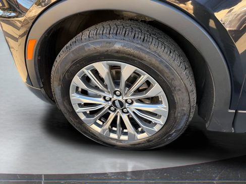 Used 2024 Cadillac XT4 Premium Luxury image 12