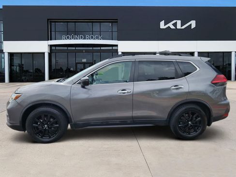 Used 2017 Nissan Rogue SV w/ Midnight Edition FWD image 4