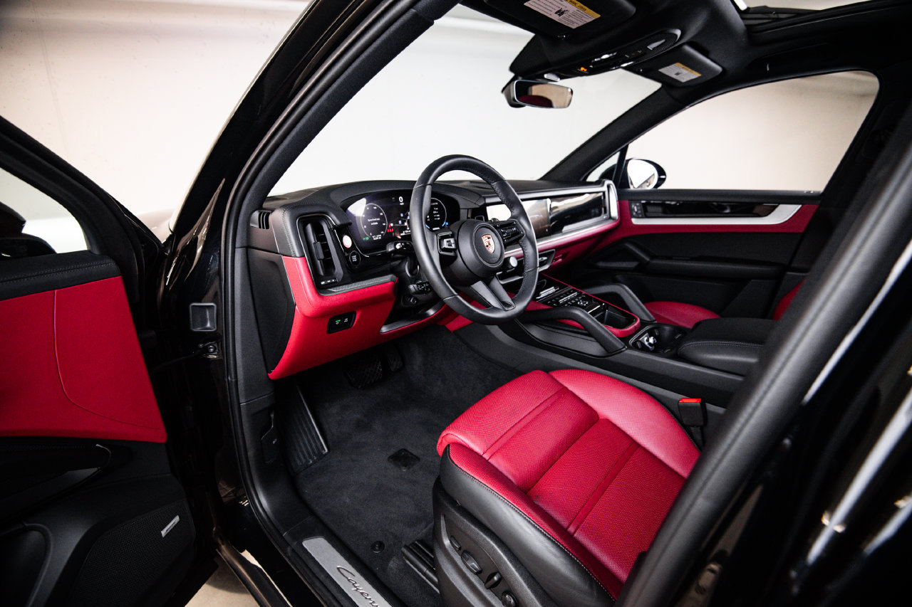 Certified 2026 Porsche Cayenne AWD/4WD image 4
