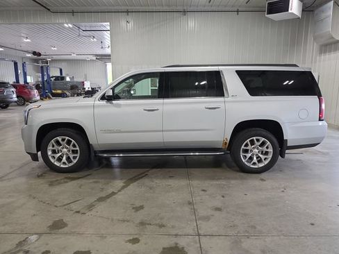 Used 2016 GMC Yukon XL SLT AWD/4WD image 5