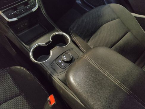 Used 2022 GMC Terrain SLE FWD image 26