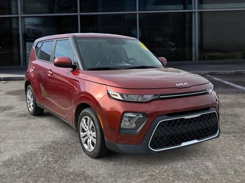Used 2022 Kia Soul LX image 2