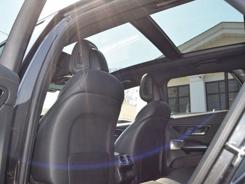 Used 2024 Mercedes-Benz GLC 300 4MATIC image 36