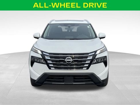 Used 2025 Nissan Rogue SV w/ SV Premium Package image 3